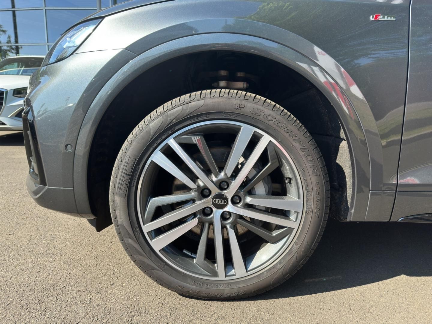 Fahrzeugabbildung Audi Q5 TFSI e S line 55 S Line quattro, Business, B&