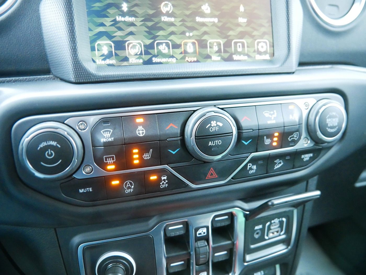 Fahrzeugabbildung Jeep Wrangler Unlimited 2.2 Overland 1.Hand AHK LED