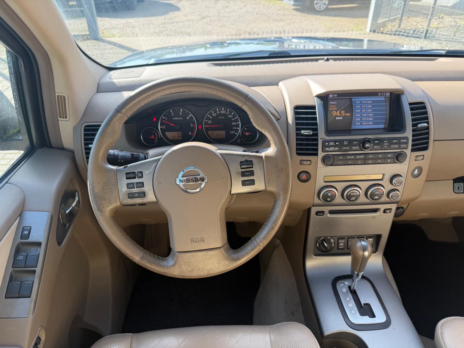 Nissan Pathfinder LE 2.5 dCi 171 ch BVA 4x4 / 7 places / 1ère main / Toit ouvrant / Cuir / Caméra de recul