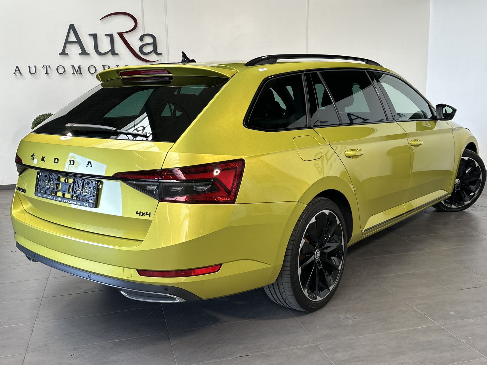 Fahrzeugabbildung SKODA Superb Sportline 4x4 NAV+LED+PANO+AHK+MEMORY+ACC
