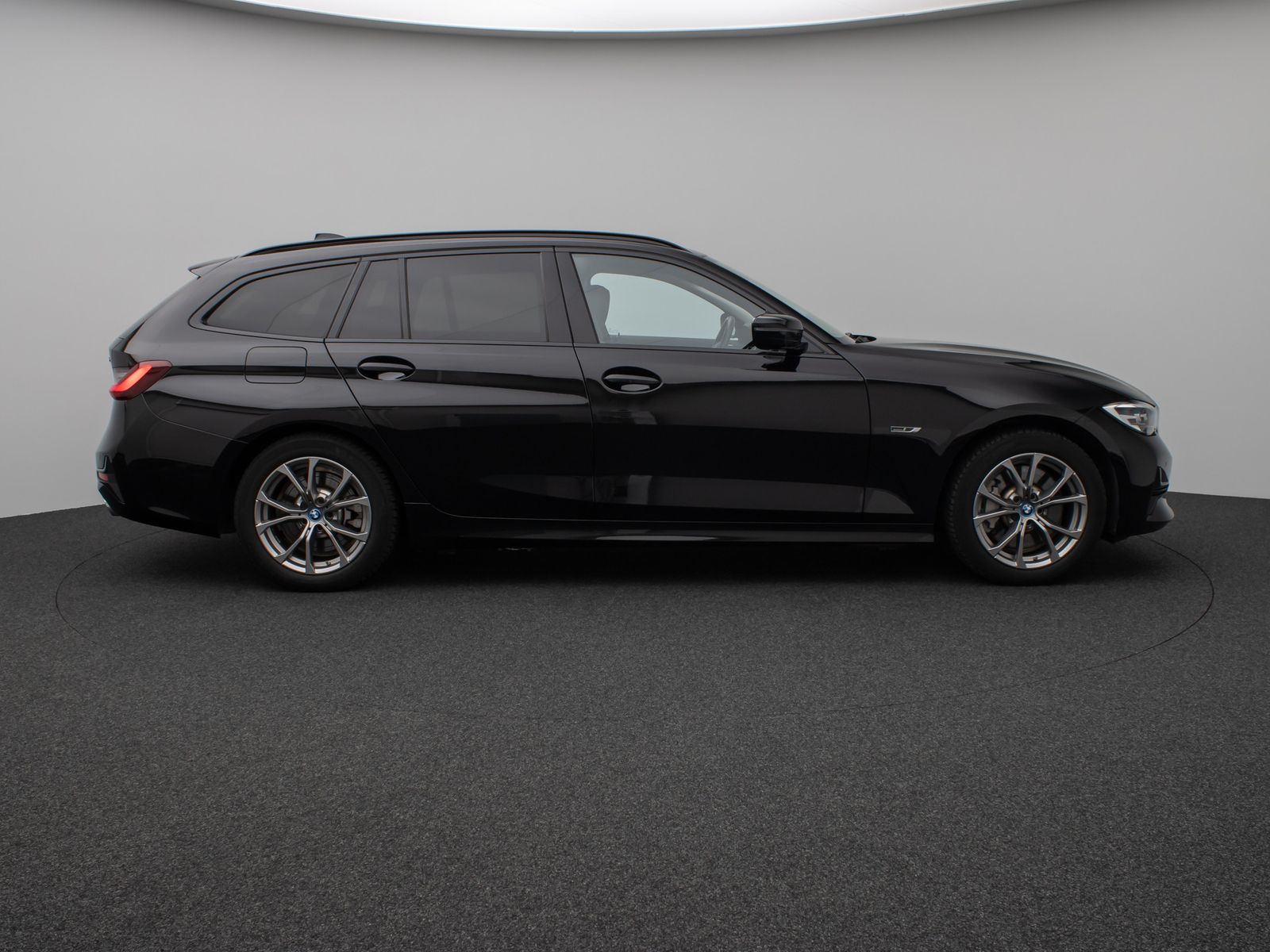 Fahrzeugabbildung BMW 330e Sport Line DAB HiFi WLAN Stop&Go PDC Alarm