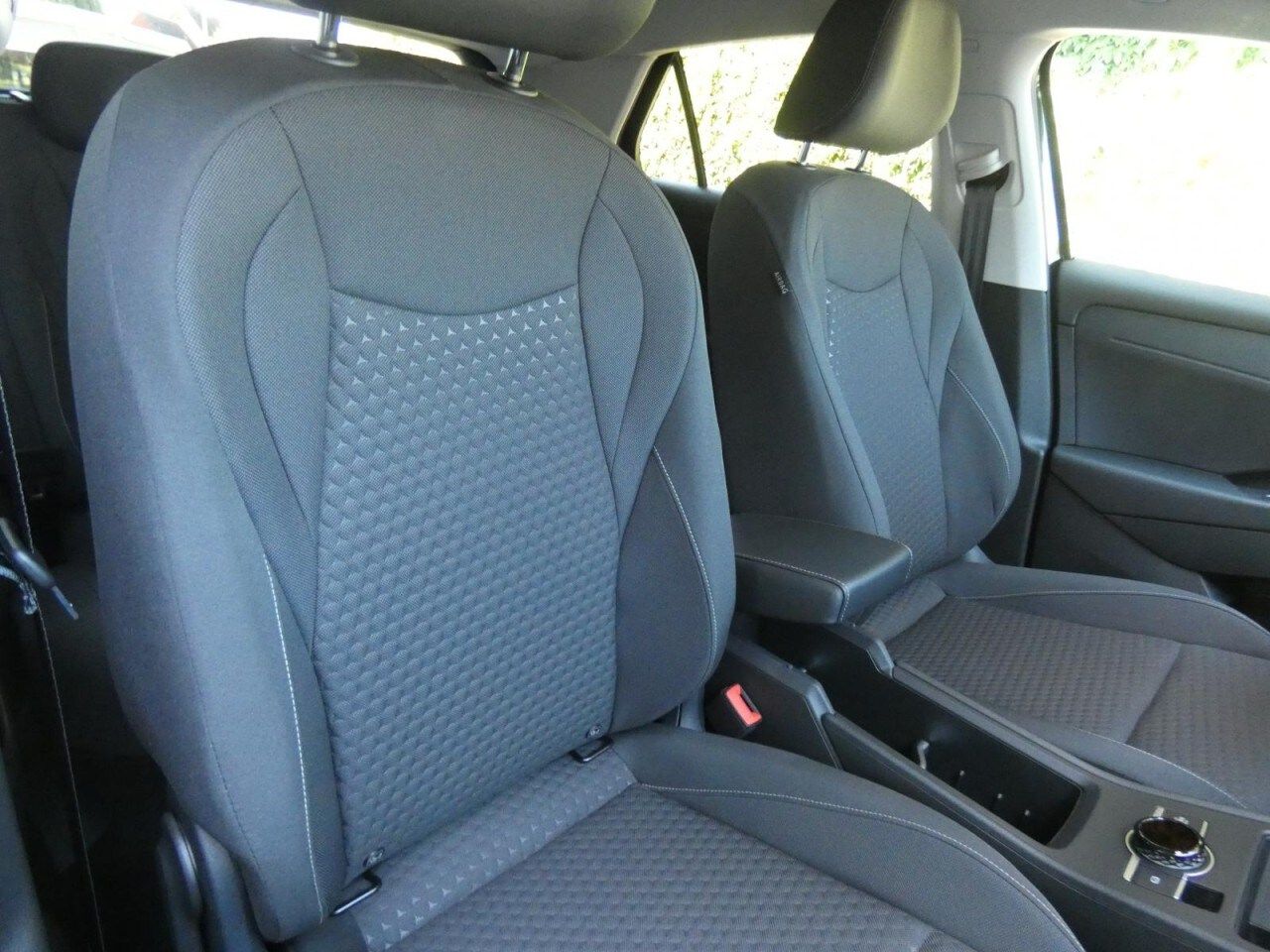Volkswagen T-Roc Life T-Roc 1.5 eTSI DSG Life LED AHK SHZ R foto 4