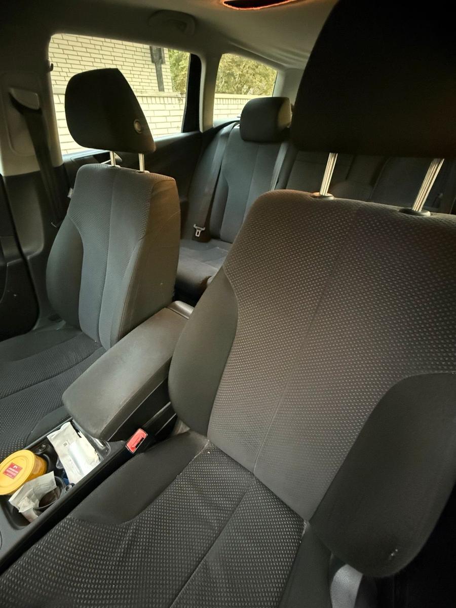 Volkswagen Passat 2009 — interior