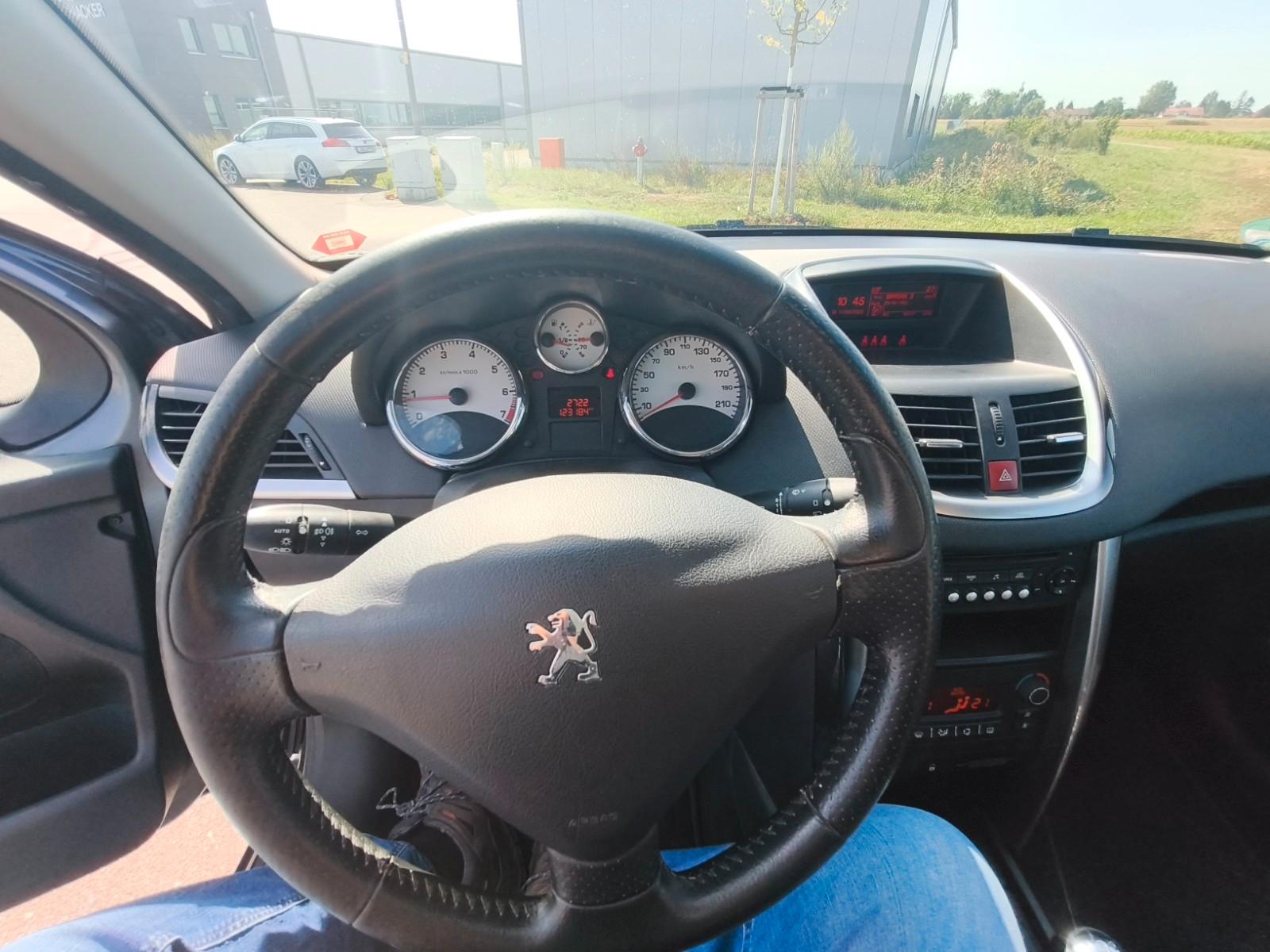 Peugeot 207 2012 — photo 9