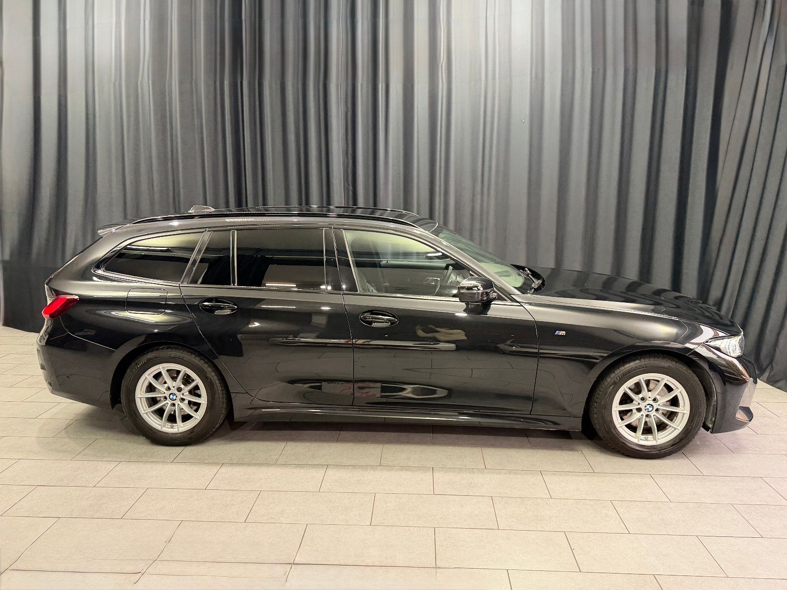 Fahrzeugabbildung BMW 320i Touring M Sport|HIFI|RF-CAM|ACC
