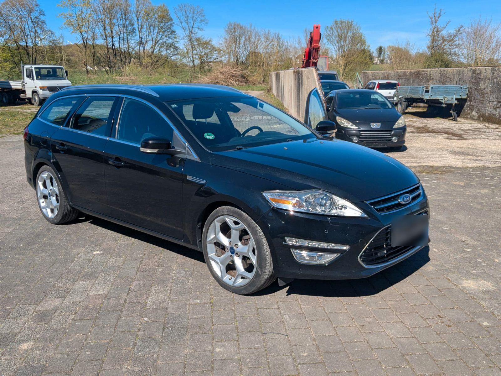 Ford Mondeo 2012 — вигляд ззаду
