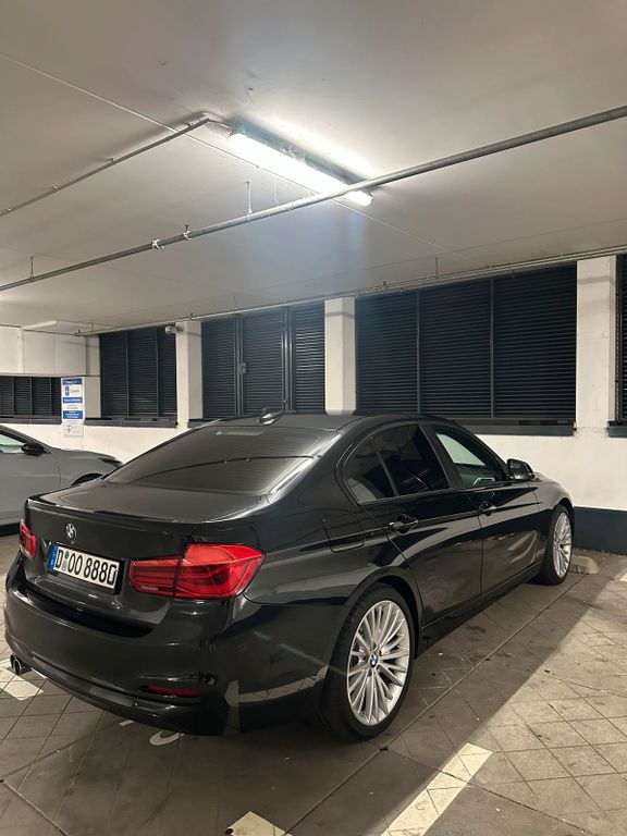 Image of BMW 320