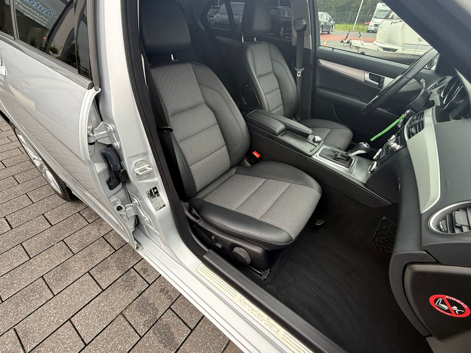 Fahrzeugabbildung Mercedes-Benz C 180 C -Klasse Lim. C 180 CGI BlueEfficiency