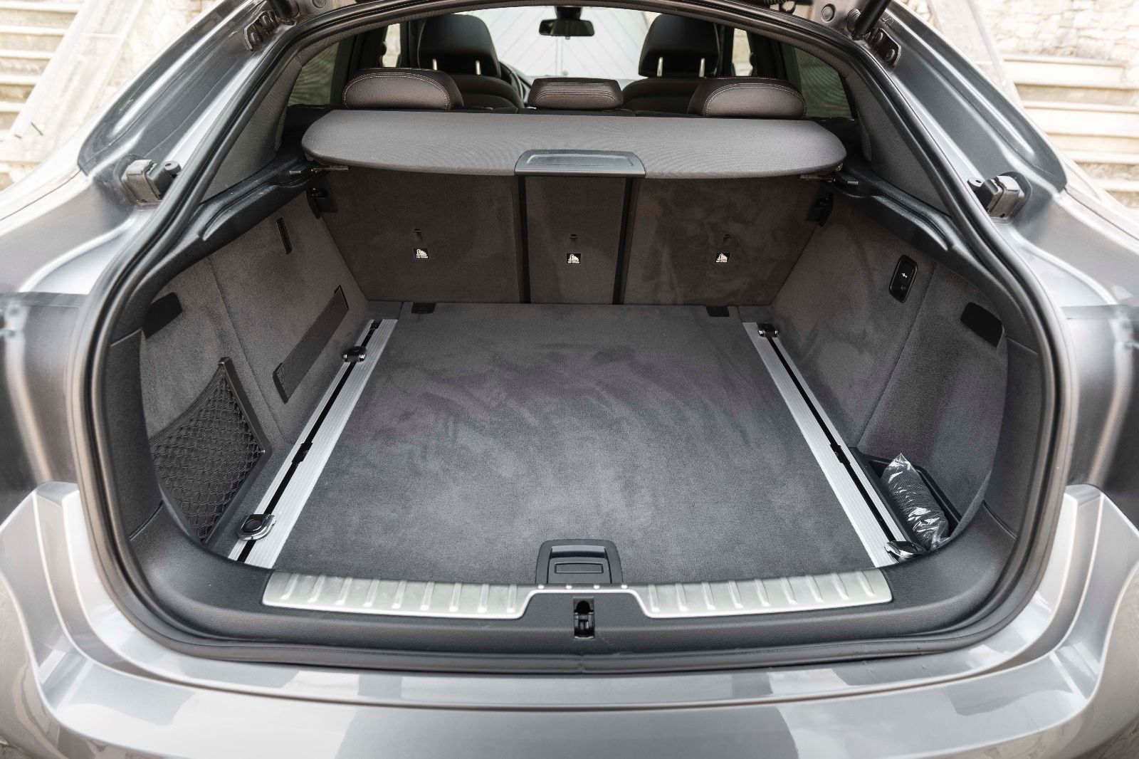 Fahrzeugabbildung BMW X6 xDrive50i M-SPORTPAKET ACC HUD LED 360° H&K