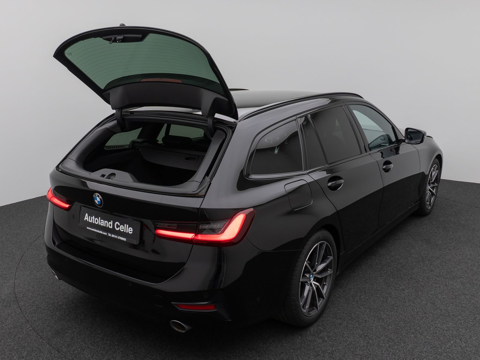 Fahrzeugabbildung BMW 330i Sport Line Kamera Lenkhz HiFi Komfort Alarm