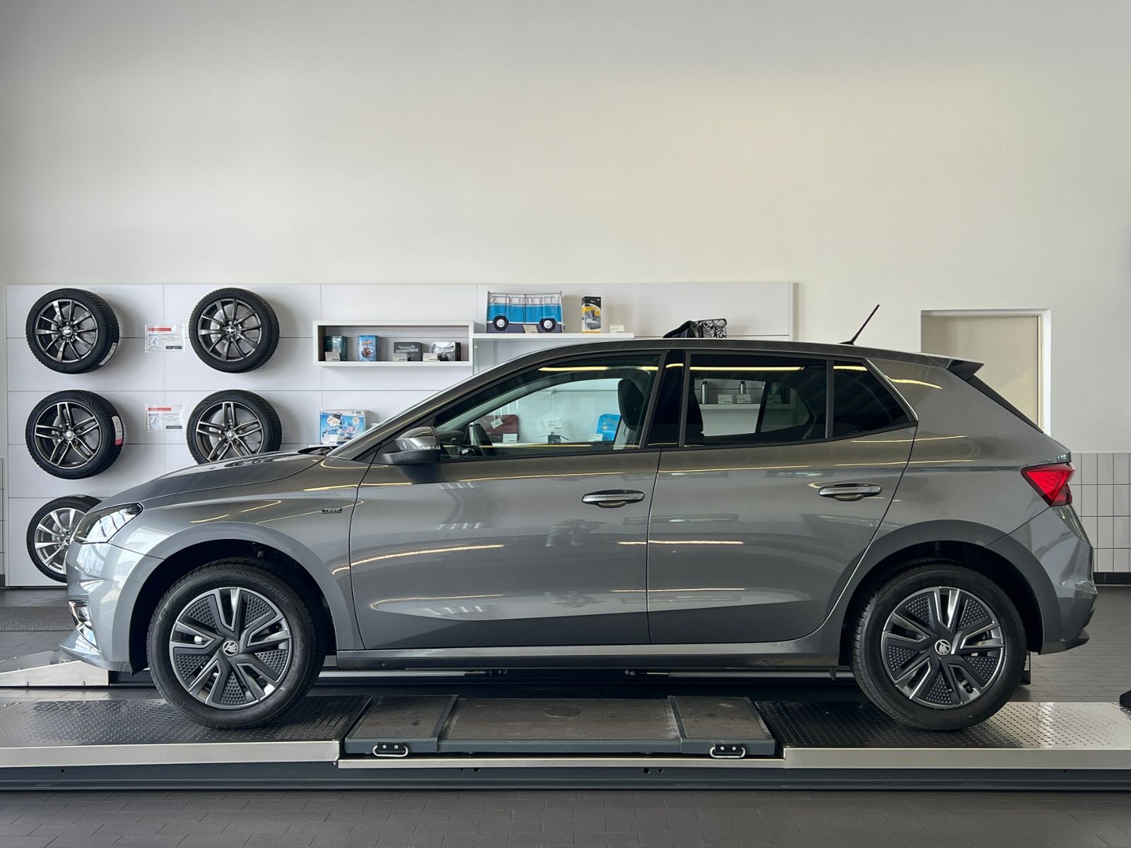 Fahrzeugabbildung SKODA Fabia Tour 1.0 TSI *Winter-Paket,KESSY,Einparkhi