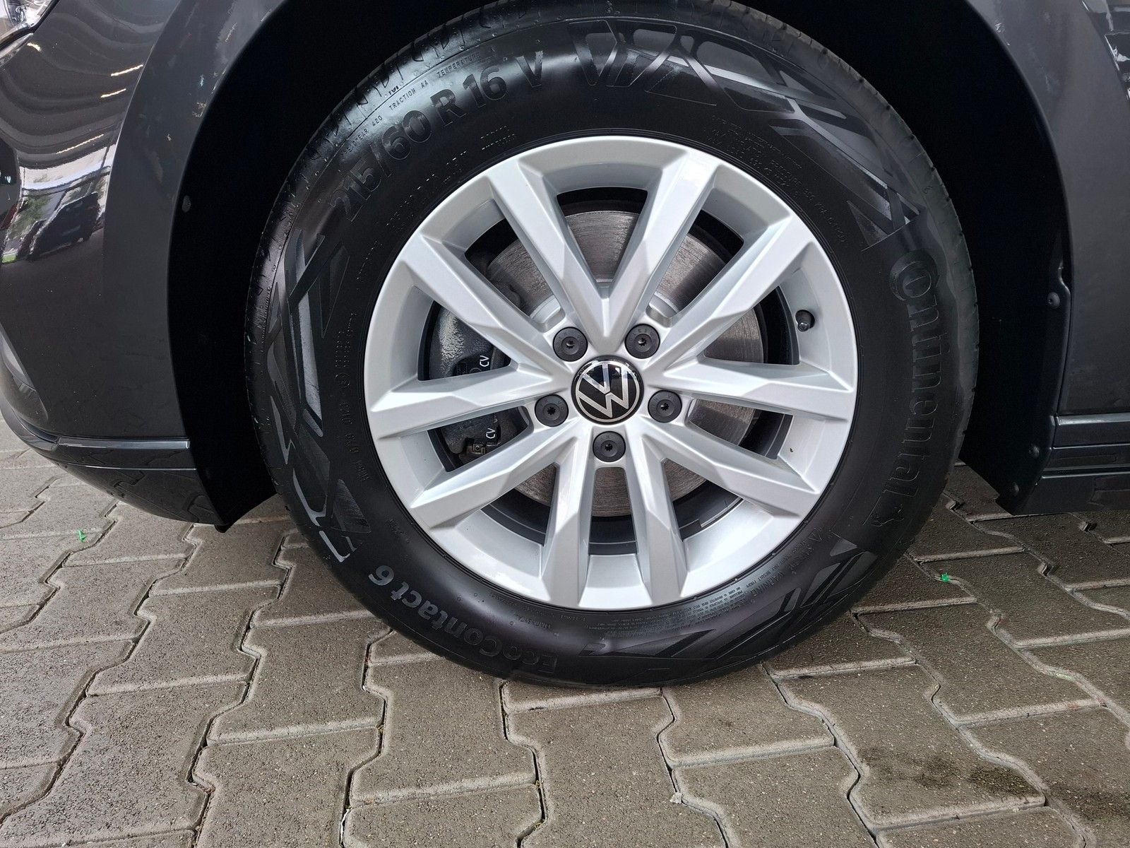 Fahrzeugabbildung Volkswagen Passat Var. Business 1.5 TSI DSG +LED +Tempomat