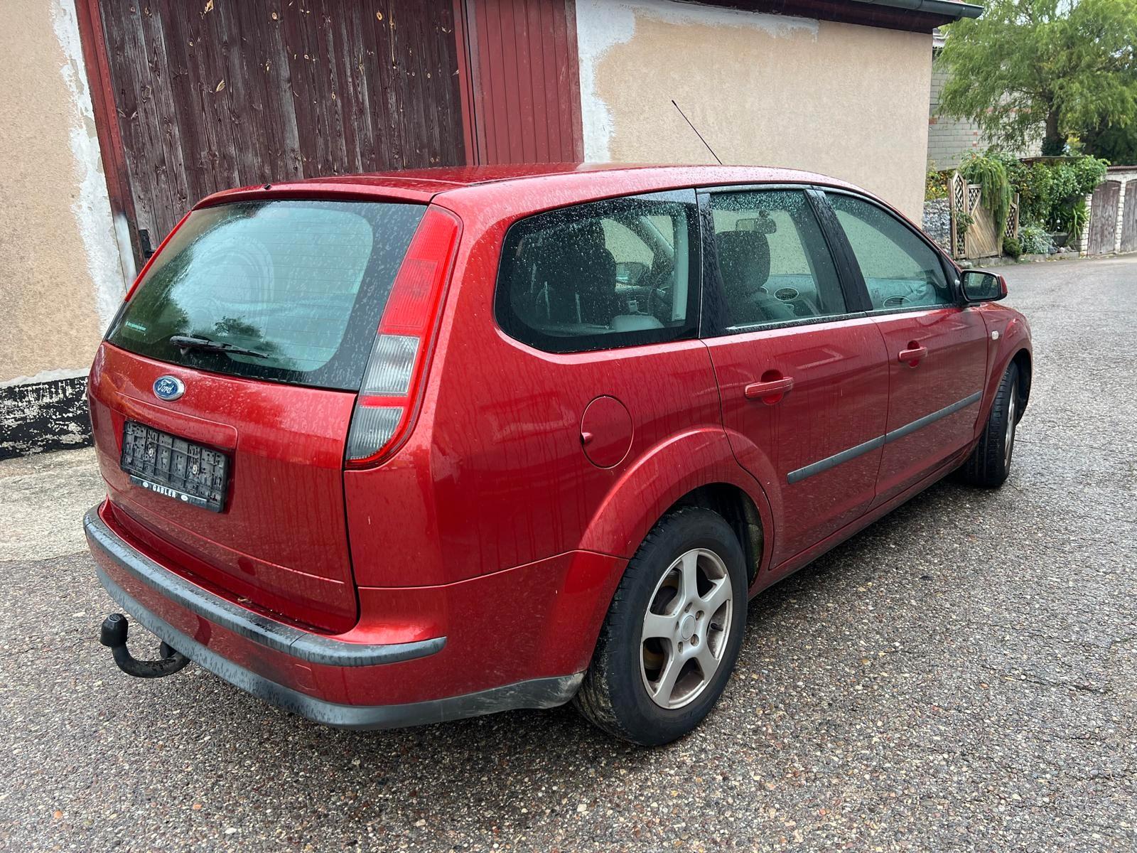 Ford Focus 2006 — вигляд ззаду