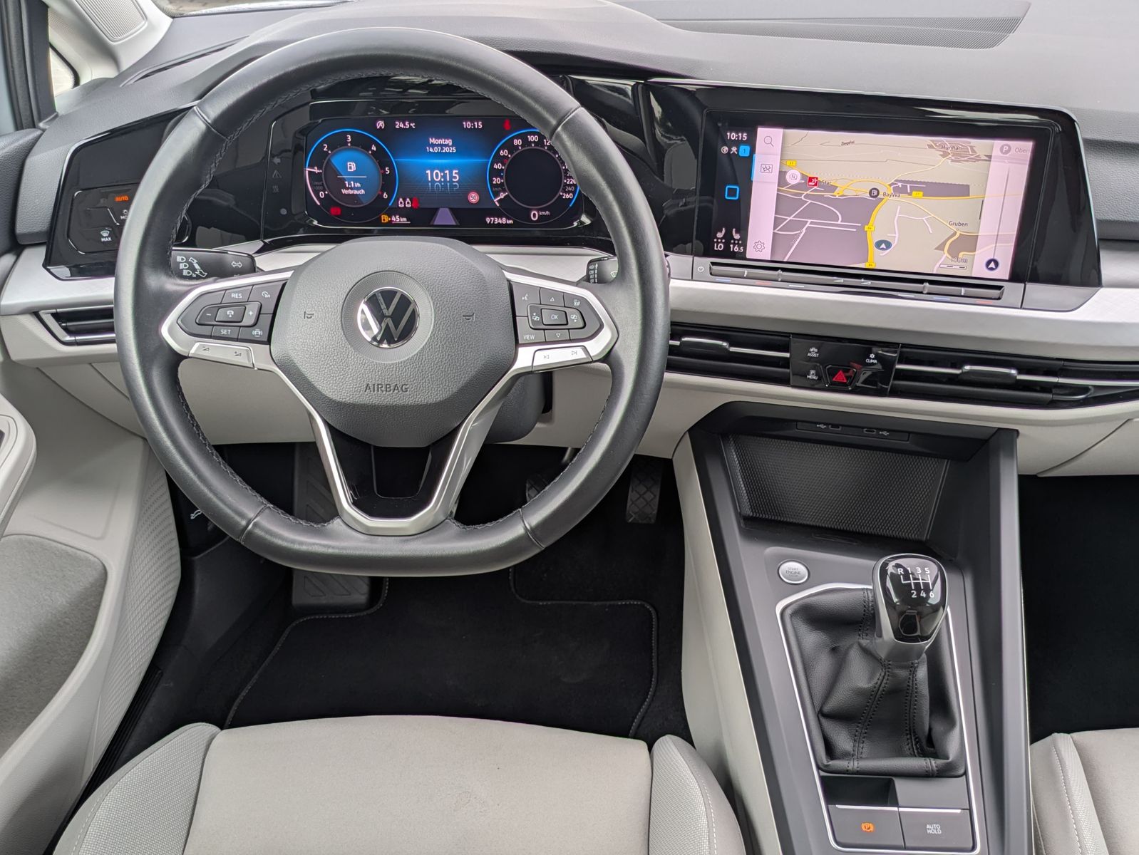 Fahrzeugabbildung Volkswagen Golf 2.0 TDI Life STHZ*LED*MASSAGE*MEMORY*APP