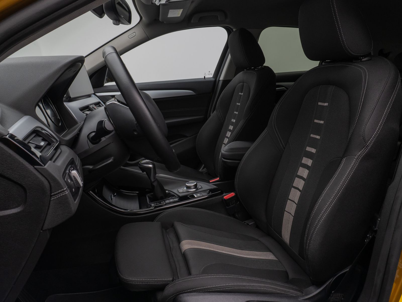 Fahrzeugabbildung BMW X2 xD25e Kamera HUD DAB Navi+ Alarm Sport LED