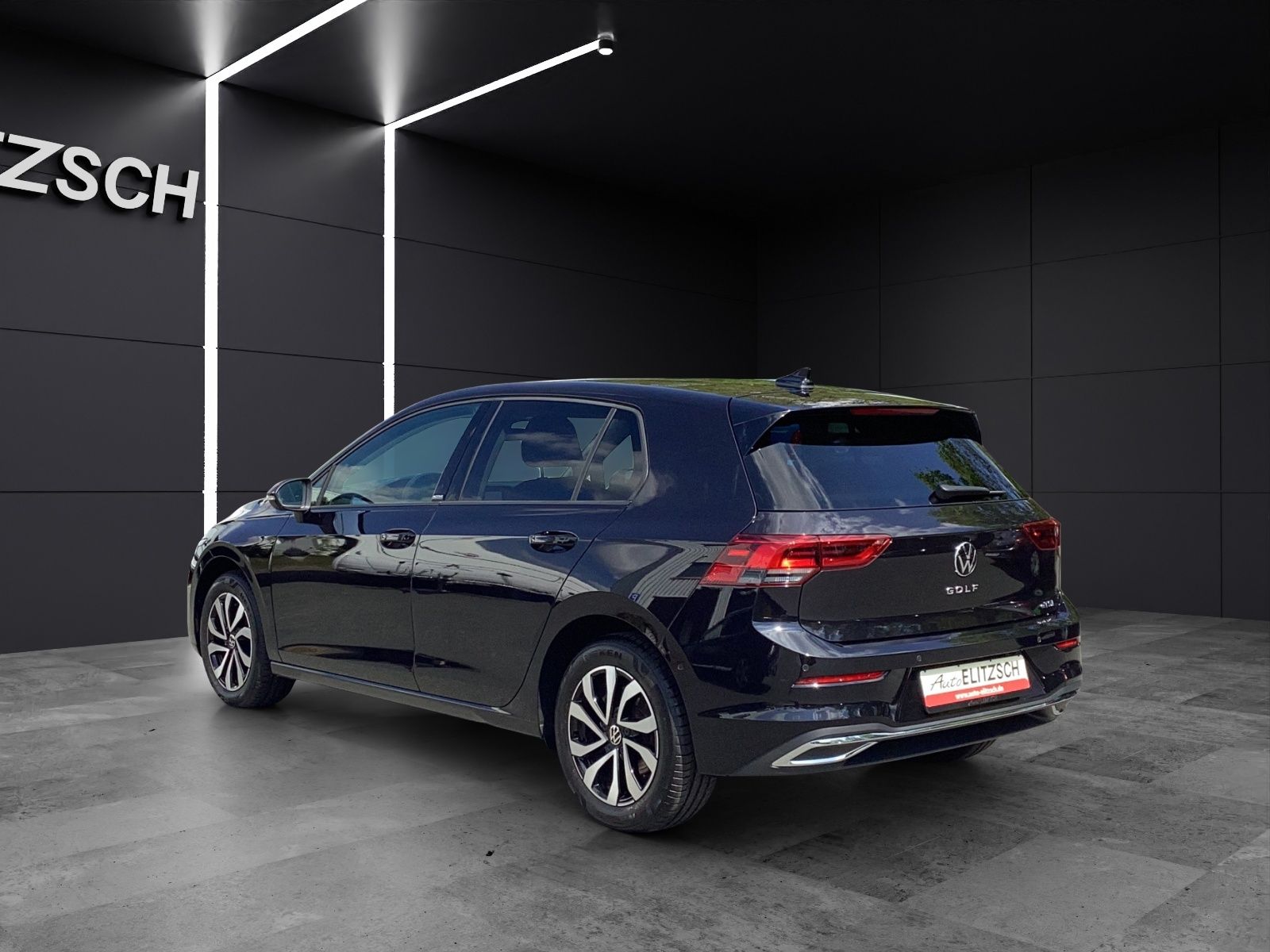 Fahrzeugabbildung Volkswagen Golf VIII eTSI Active DSG LED AHK Navi AID ACC P