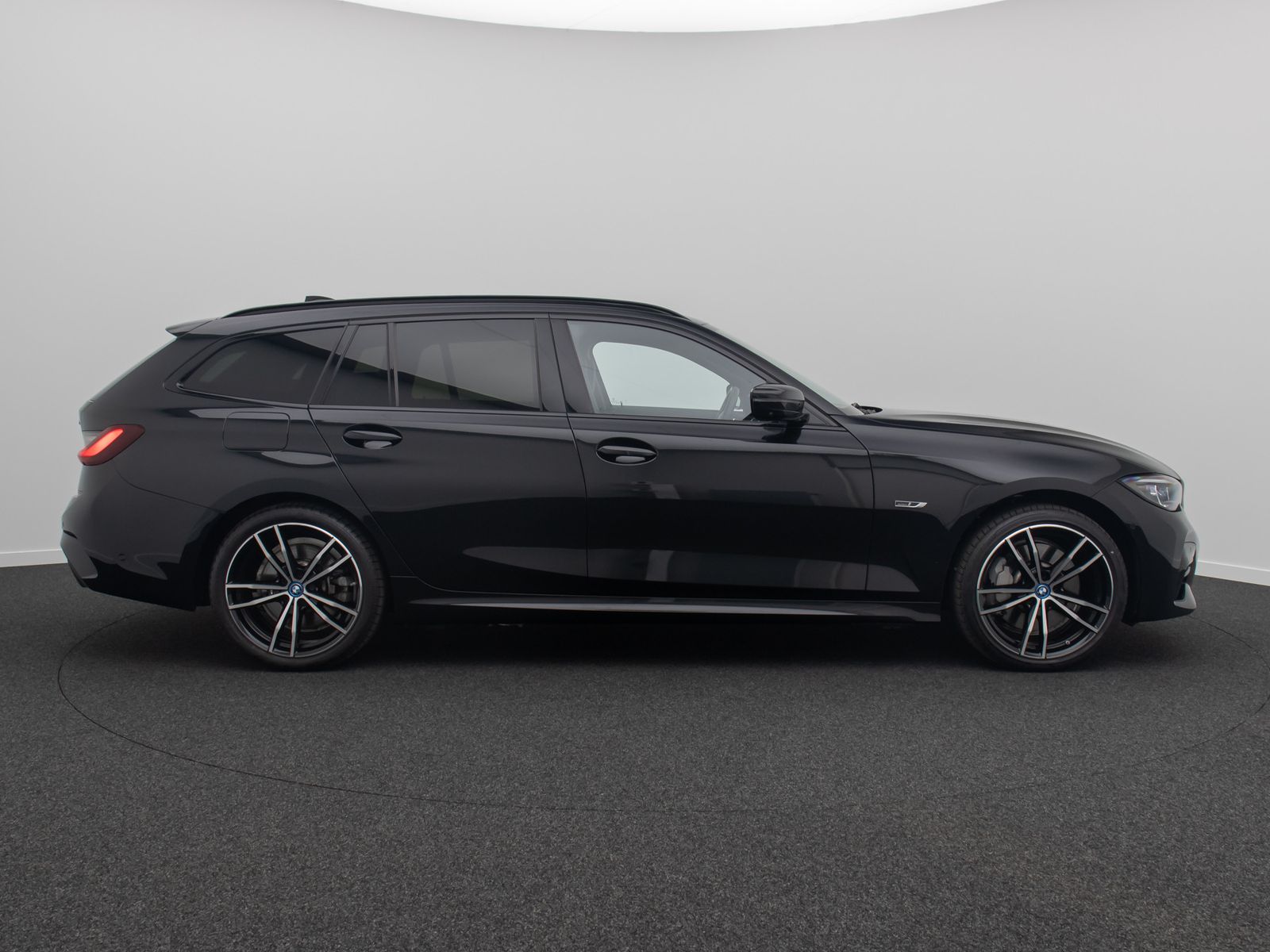 Fahrzeugabbildung BMW 330e xD M Sport DAB Laser 360°Alarm AHK HiFi 19"