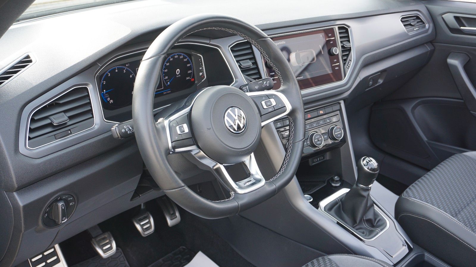 Fahrzeugabbildung Volkswagen T-Roc Cabriolet R-Line,Navi,DCC, DAB+,OPF, ALS,