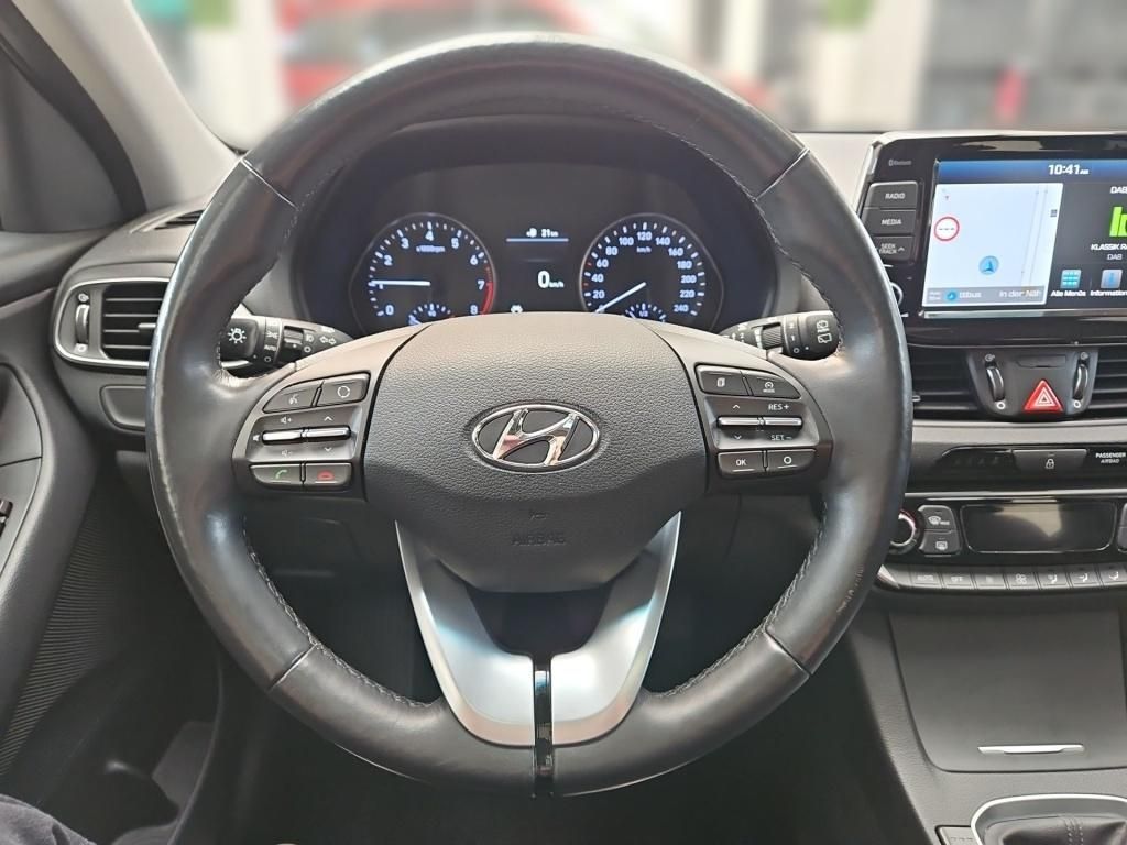 Fahrzeugabbildung Hyundai i 30 Kombi Premium Pano+LED+Kamera+Spur