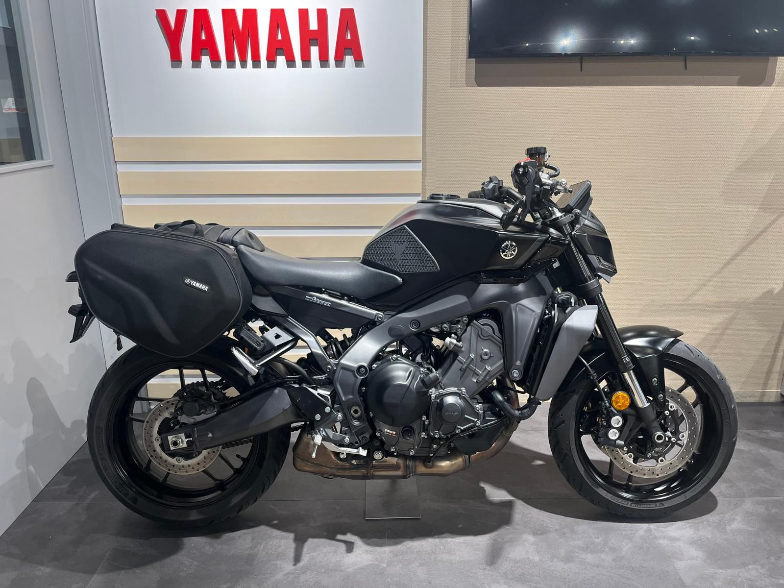 Yamaha MT-09 *mit Satteltaschen und Zubehör*