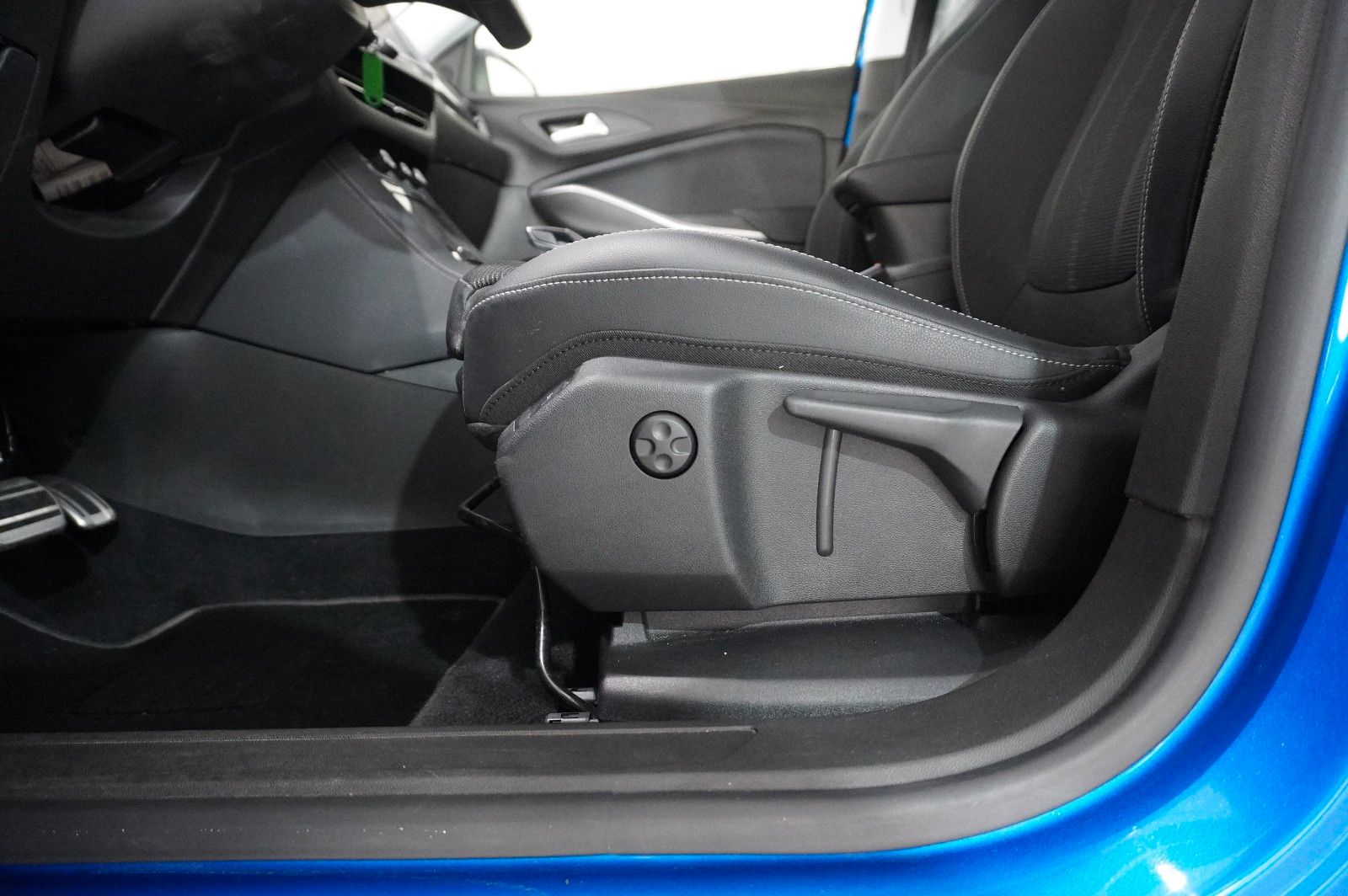 Fahrzeugabbildung Opel Grandland 1.5D GS SPORT NAVI/LED/VIRT./SPORT/DAB