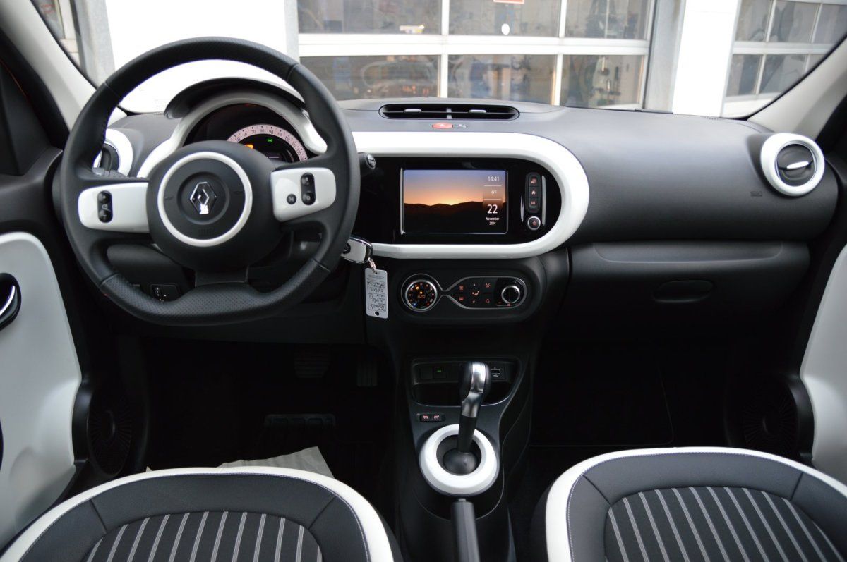 Fahrzeugabbildung Renault Twingo   Techno Electric Navi Kamera Shz Alu