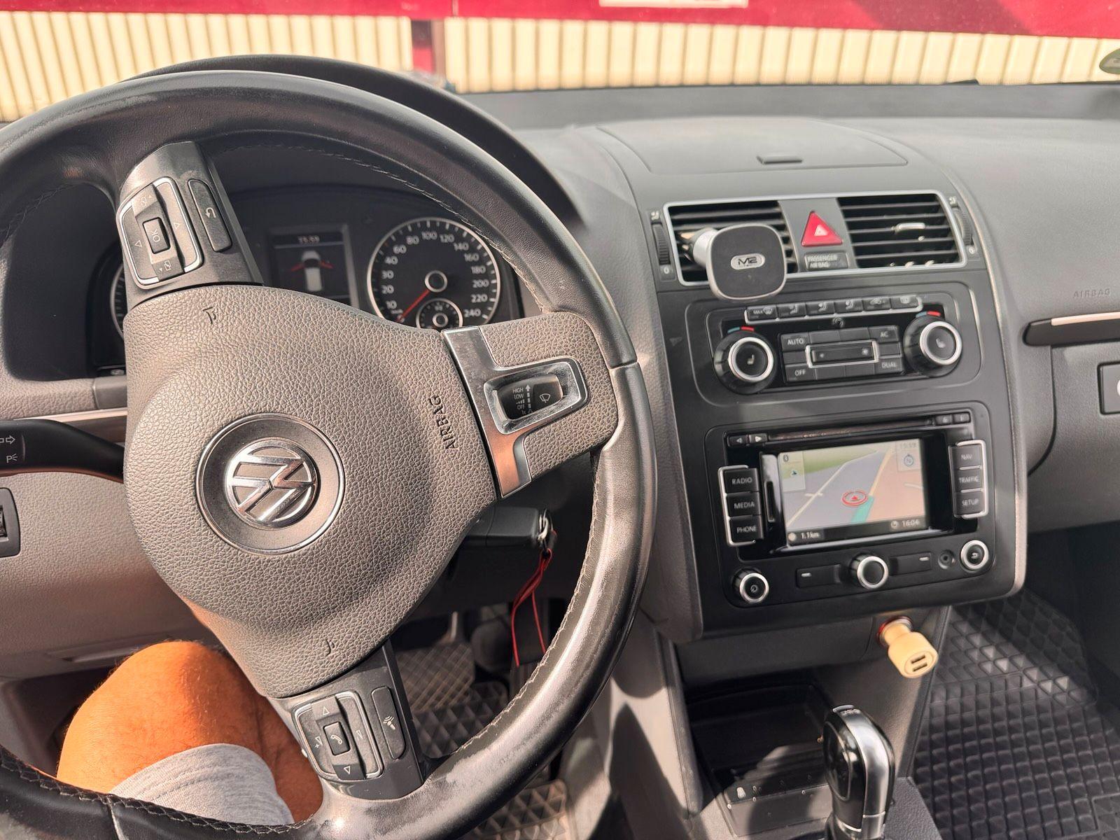 Volkswagen Touran 2010 — photo 12