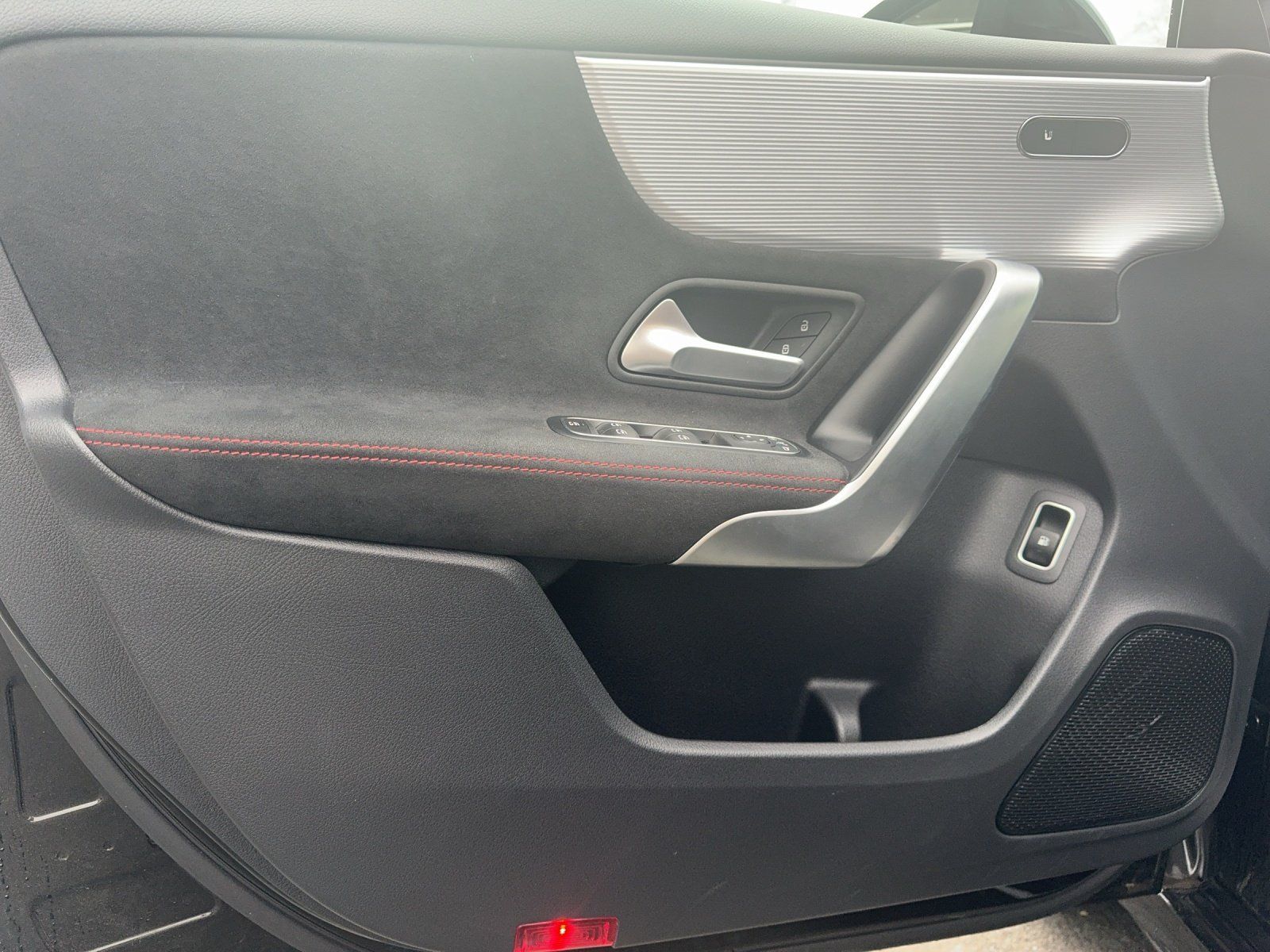 Fahrzeugabbildung Mercedes-Benz A250e AMG Pano MLED HighEndMBUX Busin AHK Kamera