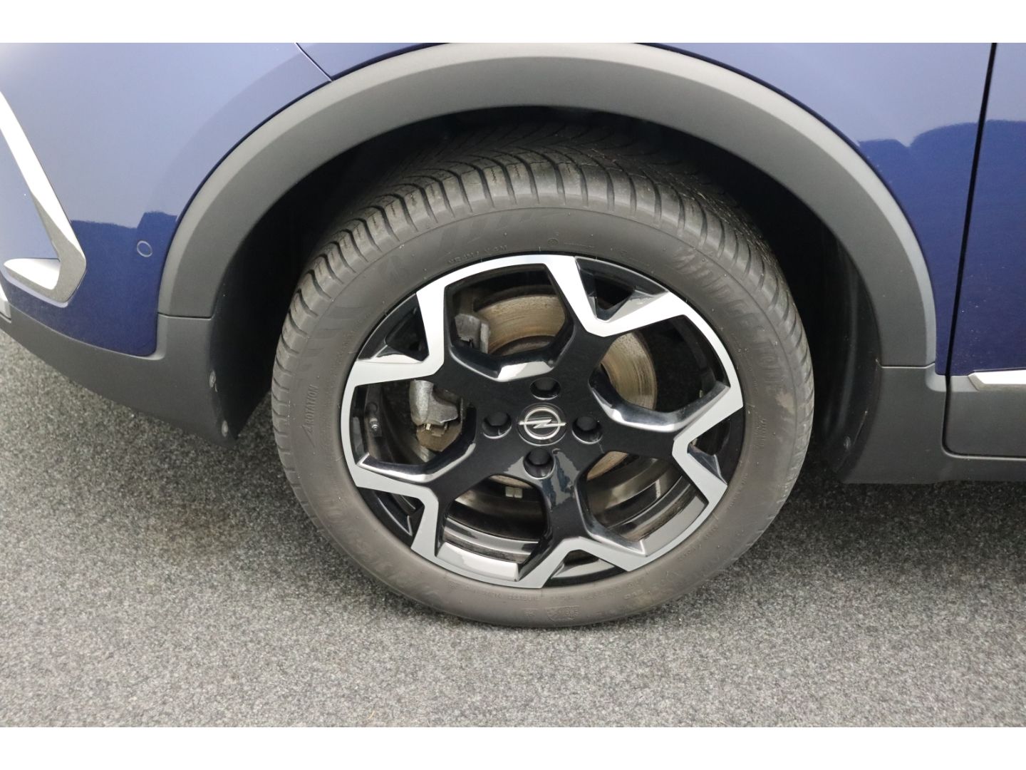 Fahrzeugabbildung Opel Crossland Ultimate 1.2 Totwinkelassistent Alcant