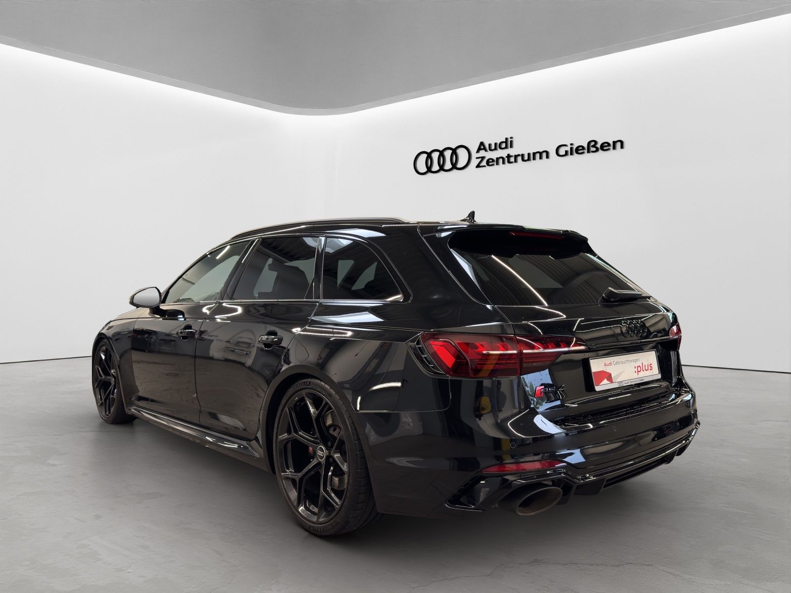 Audi RS 4 Avant 2.9 TFSI quattro Black competition pl foto 4