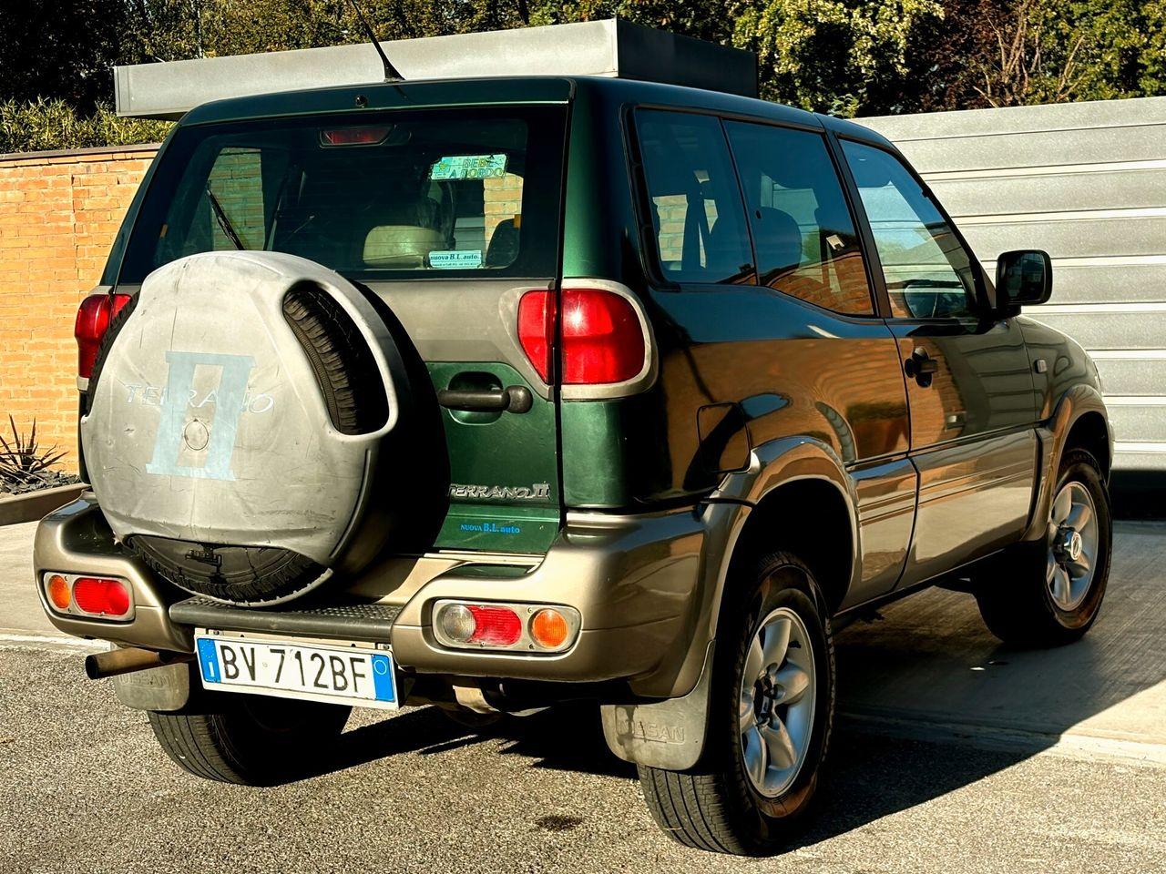 Nissan Terrano 2.7D 125ch 4x4 - 1 ère main - Toit ouvrant - Sans rouille - Climatisation - 58 300KM