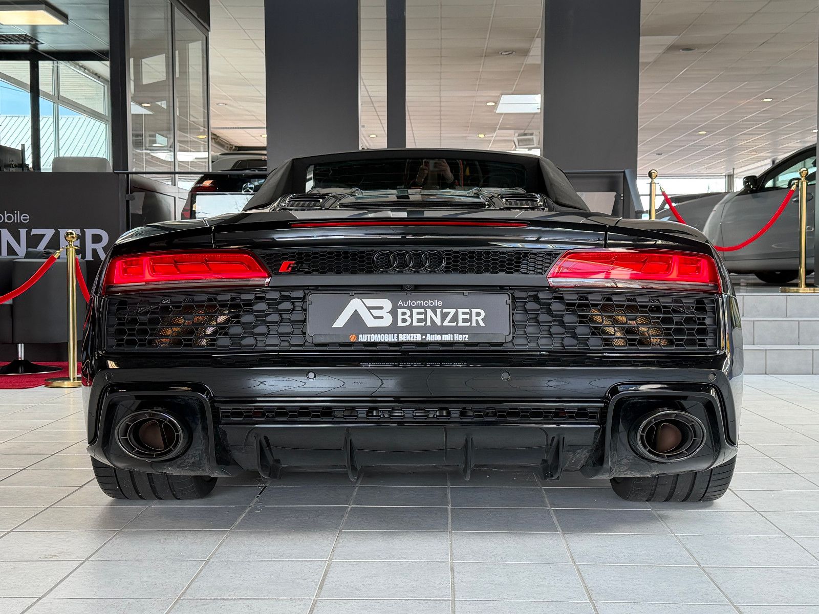 Fahrzeugabbildung Audi R8 Spyder 5.2 FSI RWD performance/BANG&OLUFSEN/