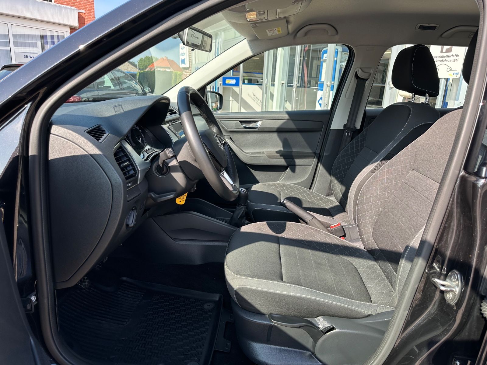 Fahrzeugabbildung SKODA Fabia Combi 1.0 TSI Ambition SHZG/BT/GJR/CarPlay