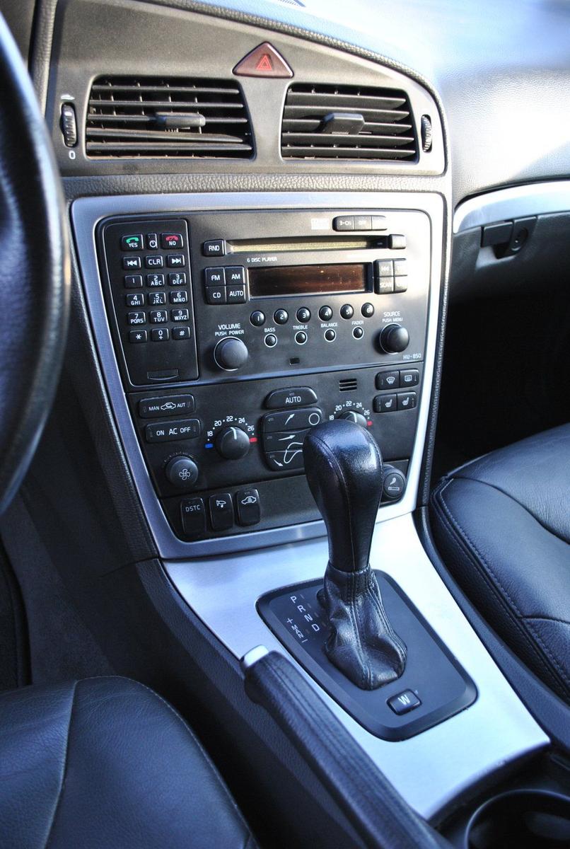 Volvo V70 2005 — photo 9