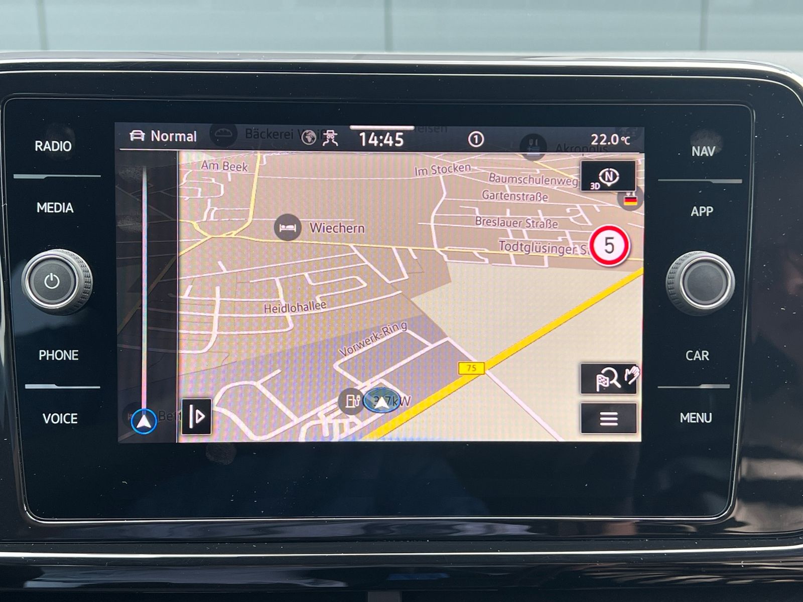 Fahrzeugabbildung Volkswagen T-Roc R-Line 1.5 TSI DSG *AHK,LED,BlackStyle,LM