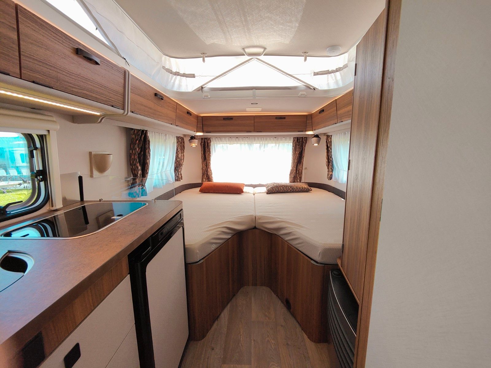 Fahrzeugabbildung HYMER / ERIBA / HYMERCAR Touring 542 Legend Urban 2026