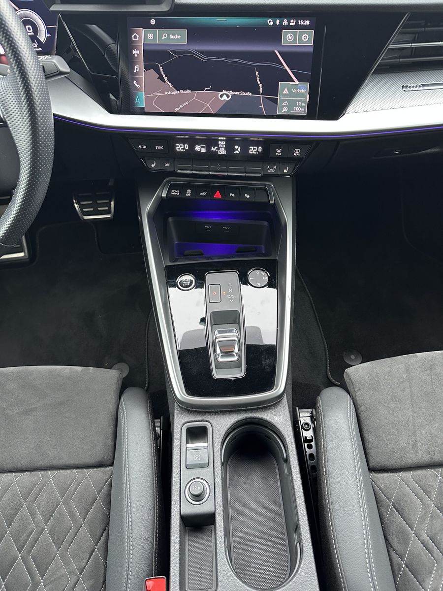 Fahrzeugabbildung Audi A3 SpB 40 TFSI e S-Line Black NAV+LED+B&O+KAMERA