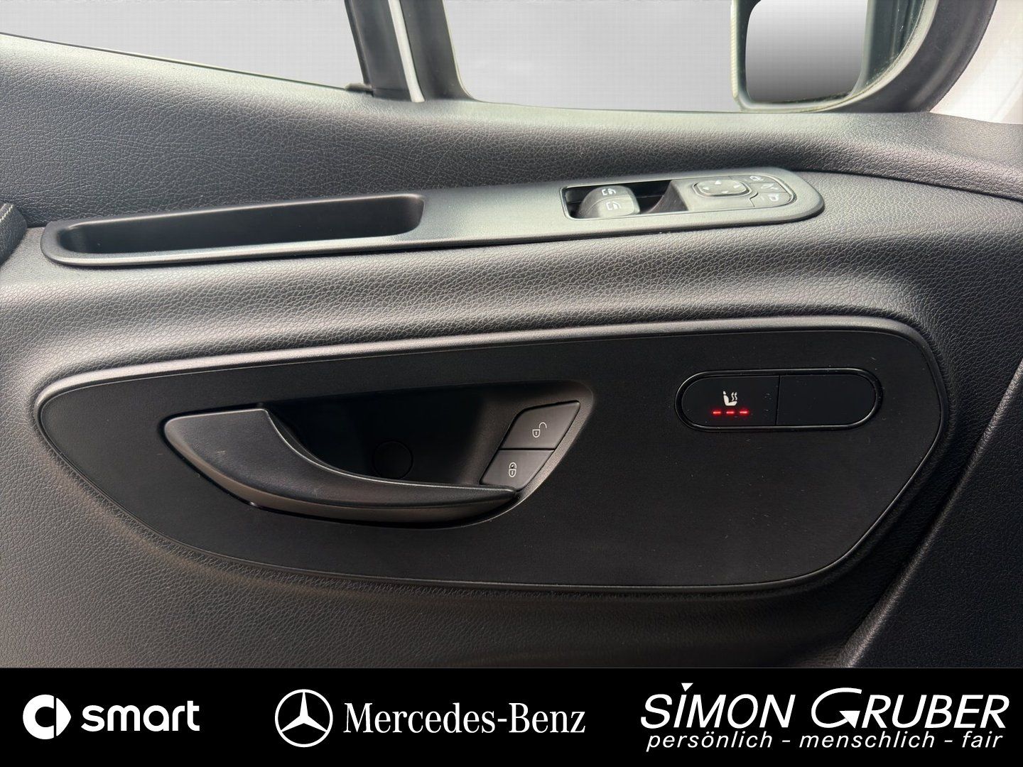 Fahrzeugabbildung Mercedes-Benz 317 Tourer L2H2 Standard 8Sitzer Rollstuhl Lift