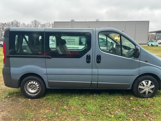 Fahrzeugabbildung Opel Vivaro 2.5 Kombi L1H1 9 Sitzer