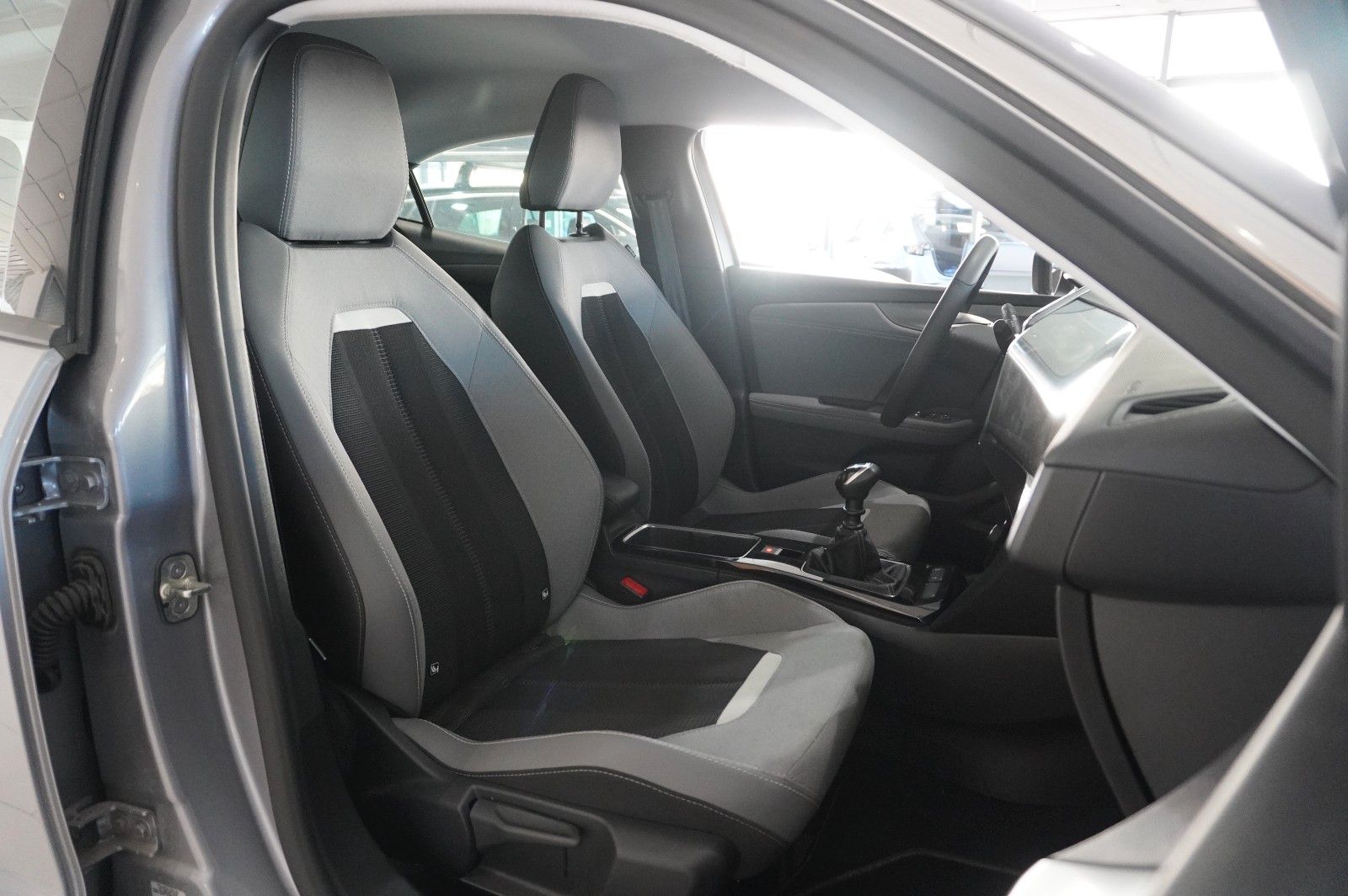 Fahrzeugabbildung Opel Mokka ELEGANCE 1.2T NAVI/LED/KAMERA/SPORT/SH/DAB