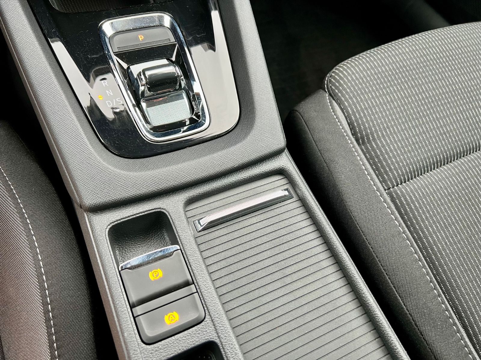 SKODA Octavia Combi 2.0 TDI AAC PDC NAVI AHK LED