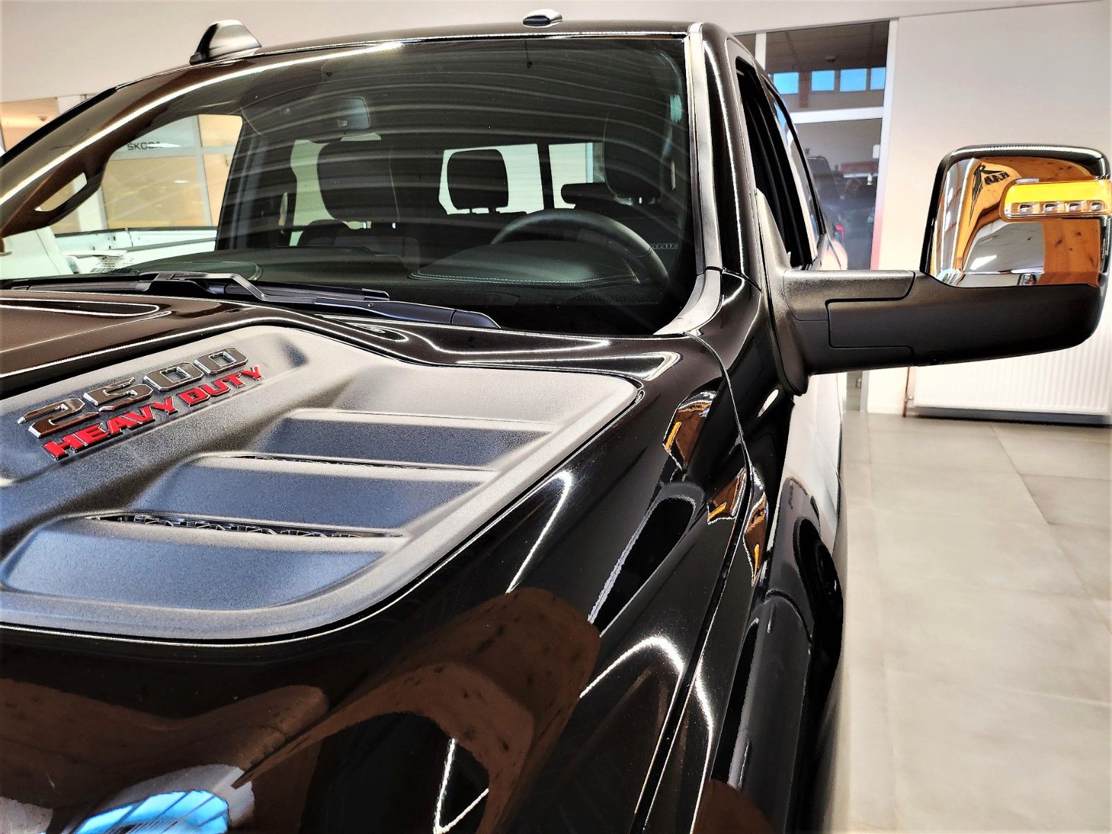 Fahrzeugabbildung Dodge RAM 2500 Laramie Crew Cab 4x4