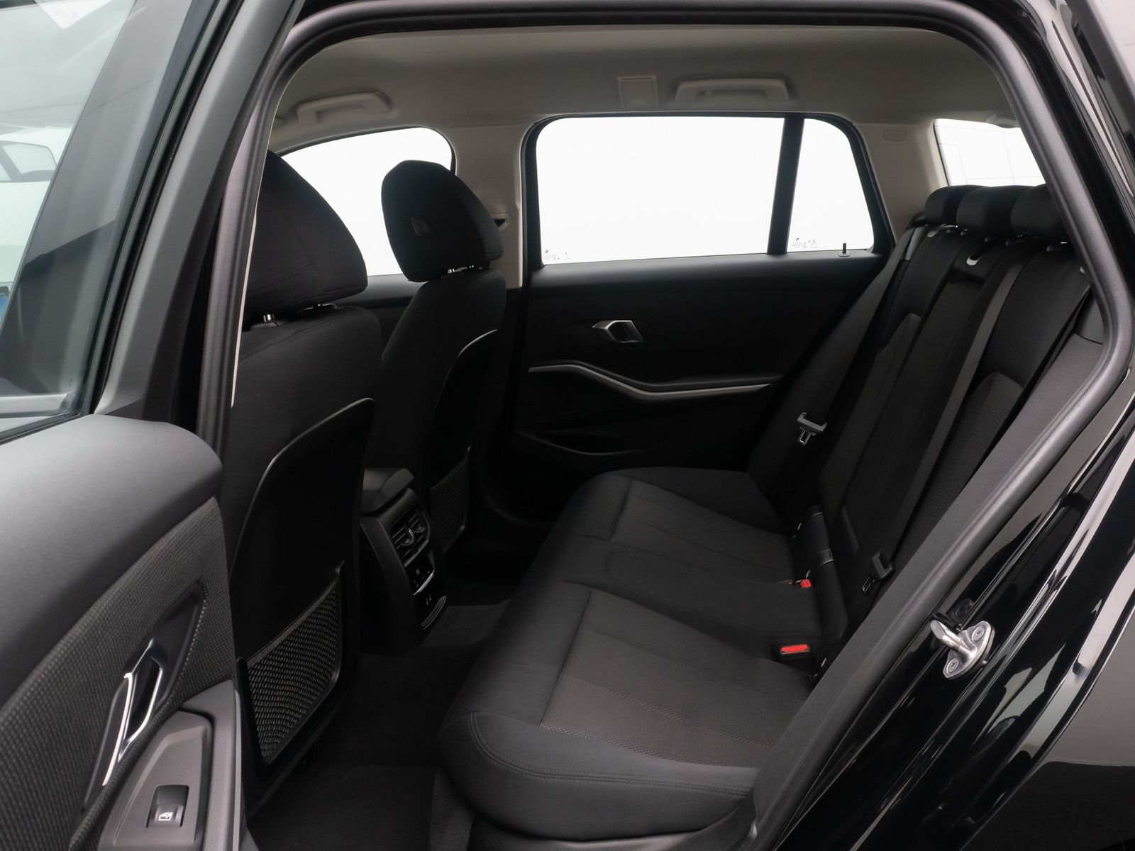 Fahrzeugabbildung BMW 320e GeschwindigReg AHK HiFi PDC CockpitPlus DAB