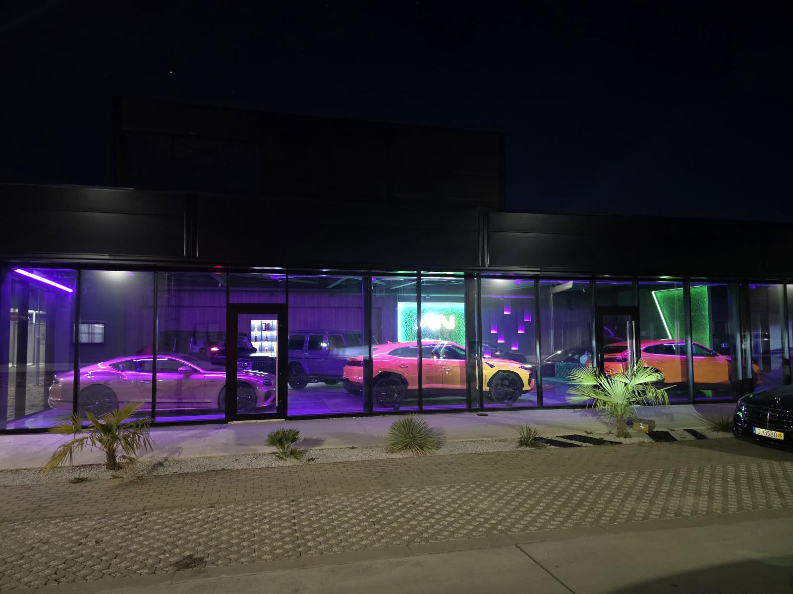 showroom-image-bottom