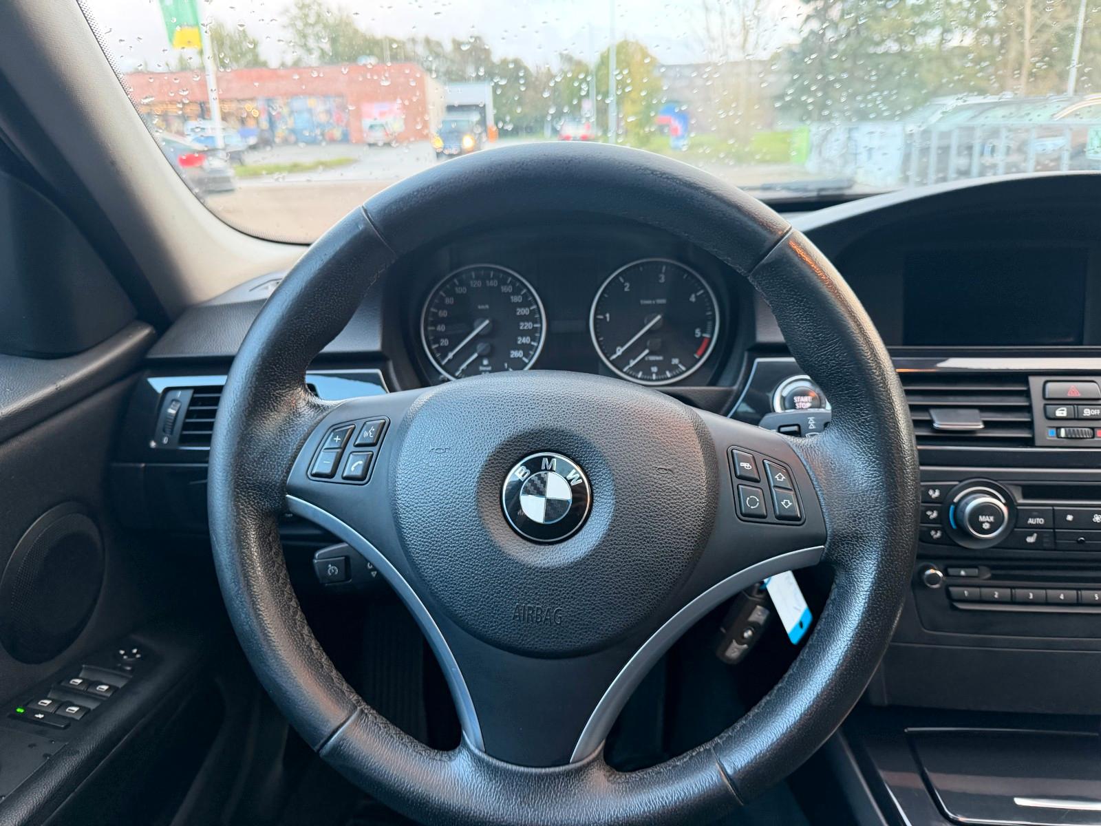 BMW 318 2012 — photo 11
