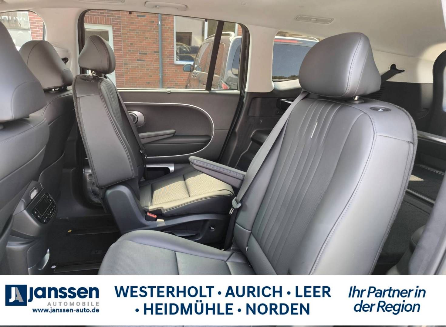 Fahrzeugabbildung Hyundai IONIQ 9 UNIQ Panorama-Glas-Schiebedach, Swivel-P