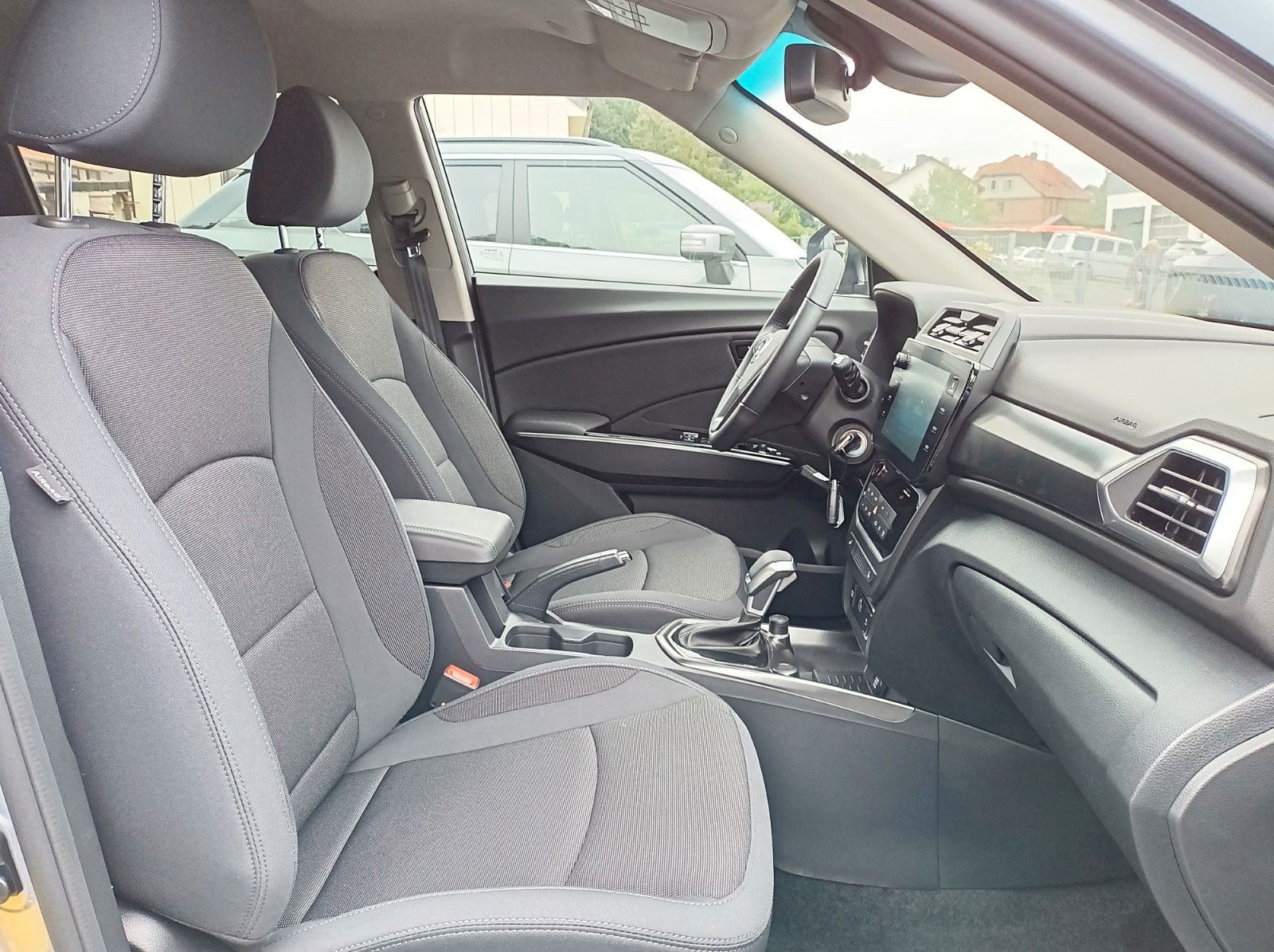 Fahrzeugabbildung KGM TIVOLI 1.5 NOMAD+AUTOMATIK+LM FELGEN+ANDROID++++