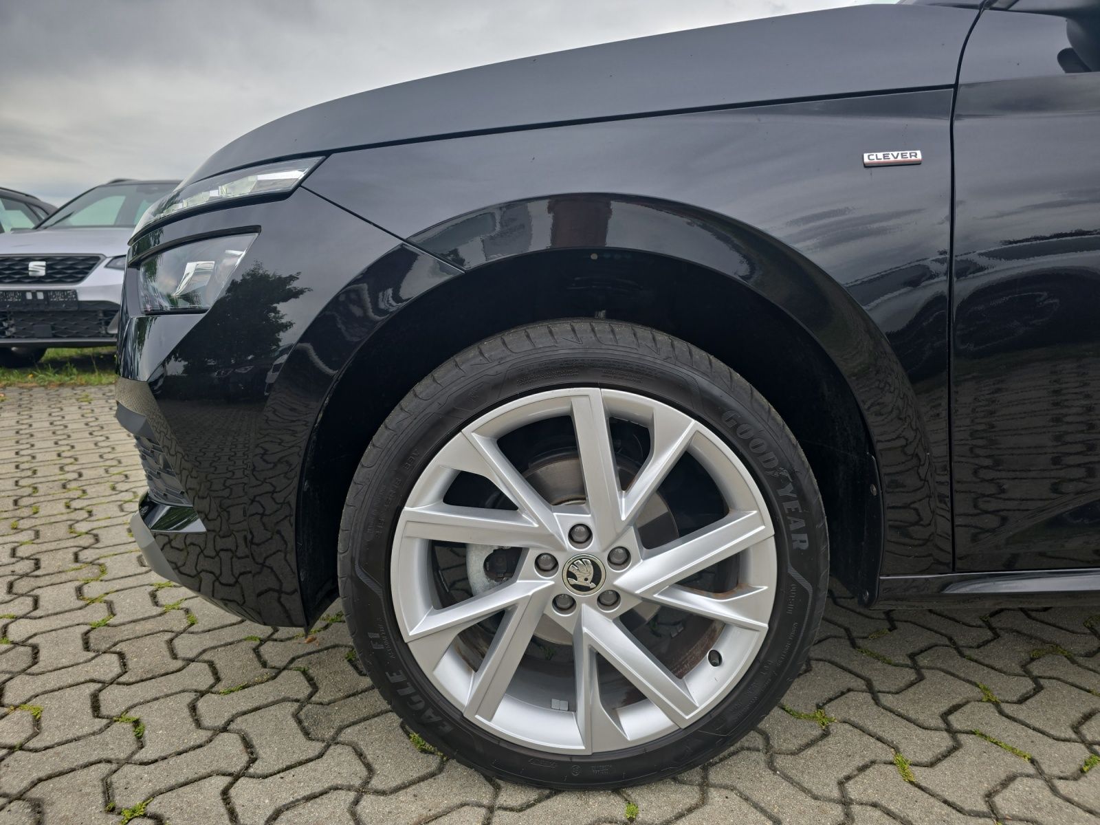Fahrzeugabbildung SKODA Kamiq Clever 1,5 TSI DSG VOLL-LED NAVI KESSY