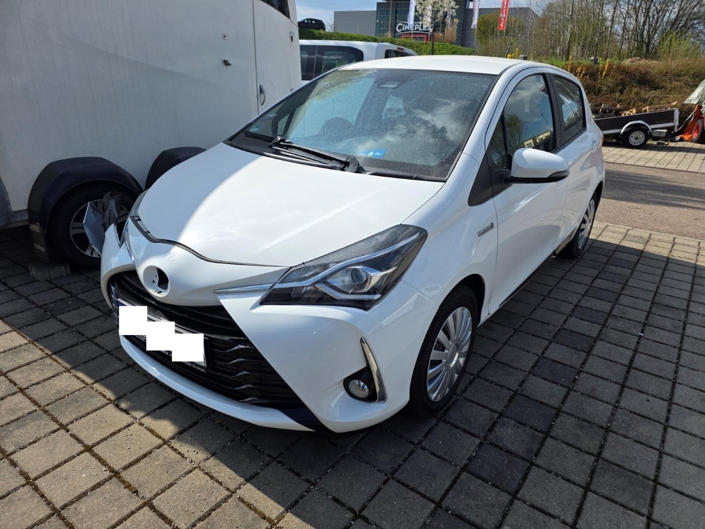 Toyota Yaris Hybrid Team D Unfallschaden