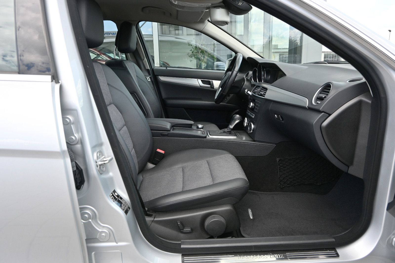 Fahrzeugabbildung Mercedes-Benz C 250 T BlueEFF. AVANTGARDE Facelift °AHK°COMAND